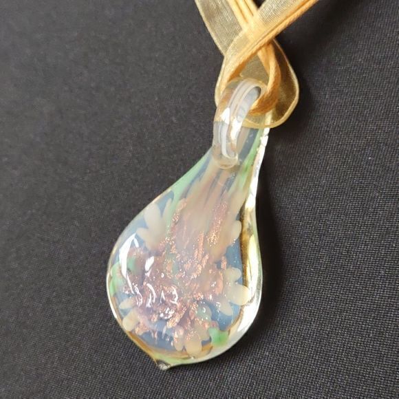 Yellow Flower Teardrop Necklace‎ - Picture 5 of 13